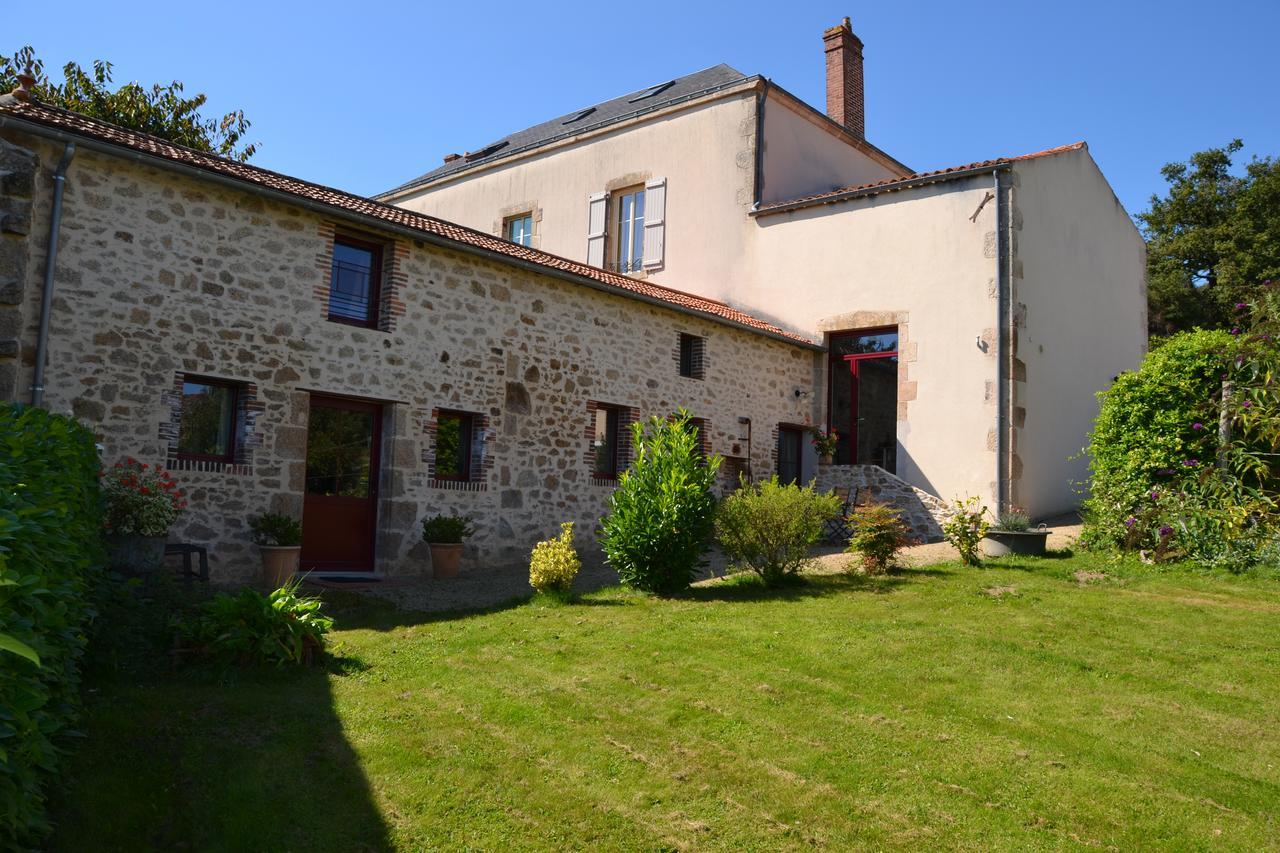 Les Châtelliers-Châteaumur Demeure Du Castel B&B 외부 사진