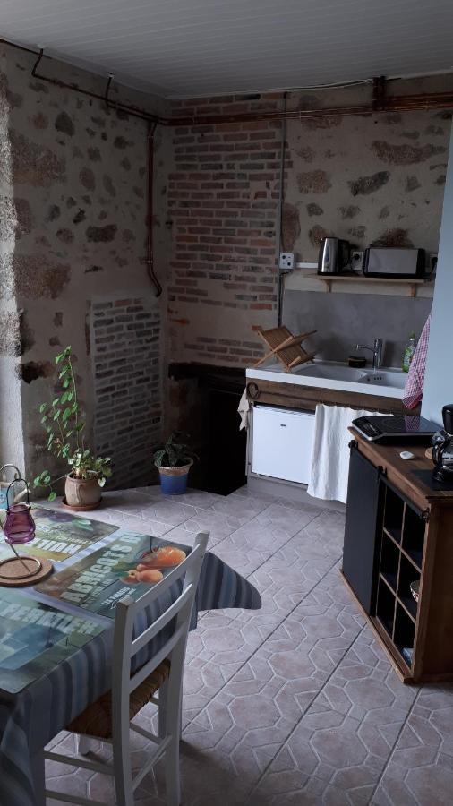 Les Châtelliers-Châteaumur Demeure Du Castel B&B 외부 사진